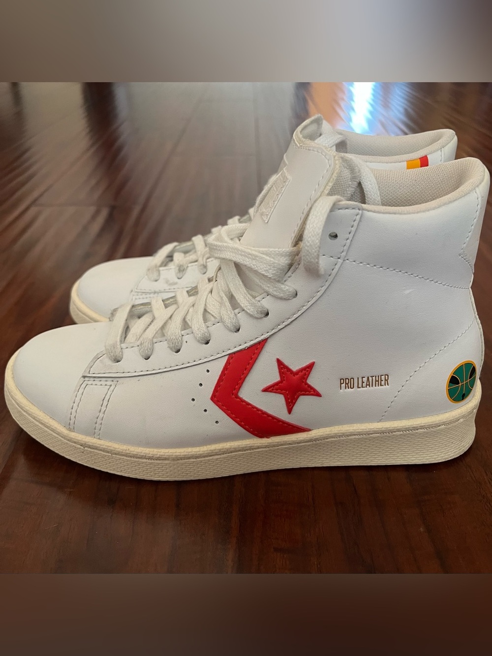 CONVERSE ROSWELL 
RAYGUNS Pro Leather High Top Sneakers - White with Red Accents